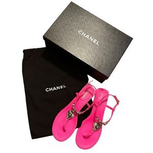 Chanel 2023 CC Heart Charm Logo Lambskin T-Strap Sandal Pink Size 39 9 Barbie